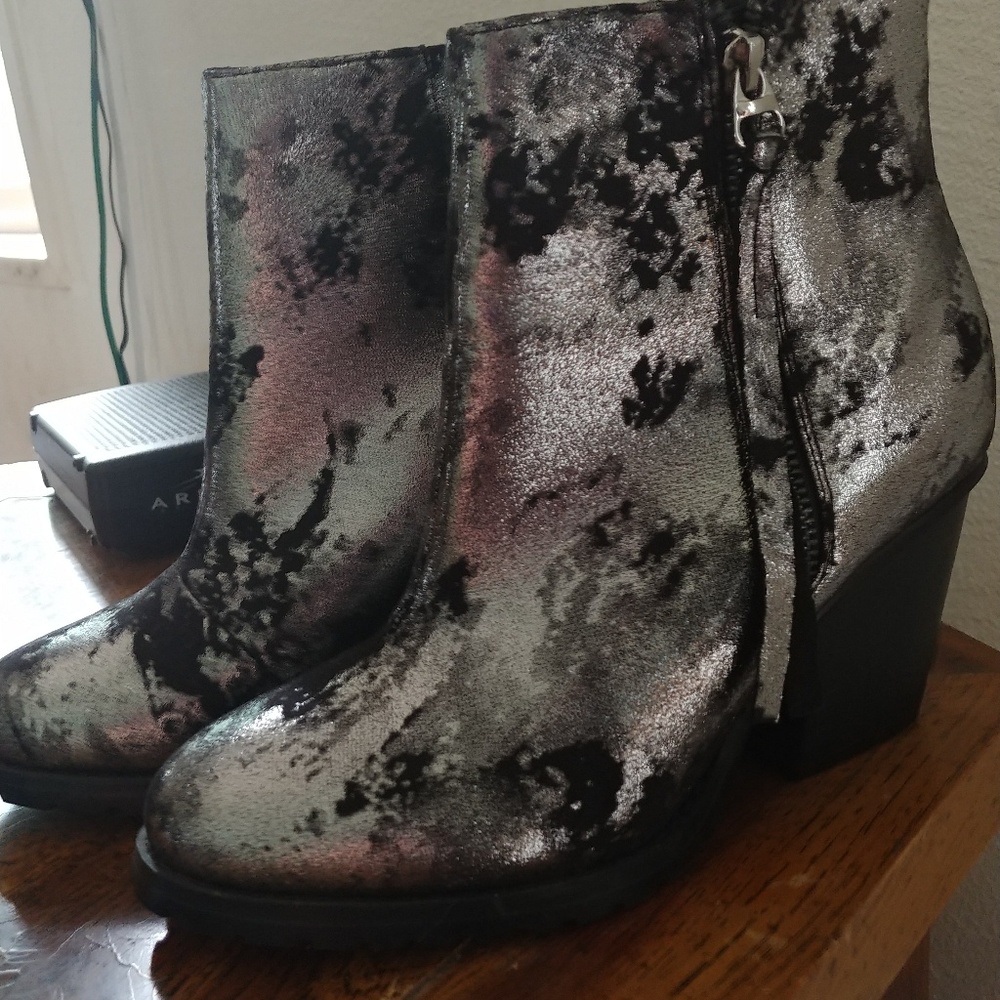 Olivia Miller black and silver metallic boots
